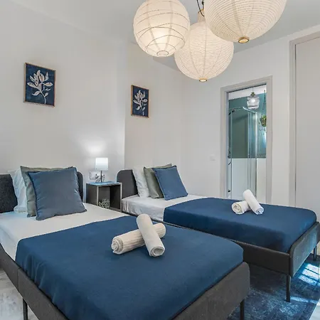 Apartment 5 Seconds To The