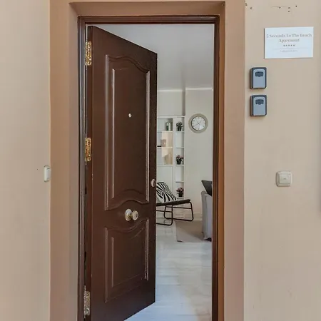 5 Seconds To The Apartment